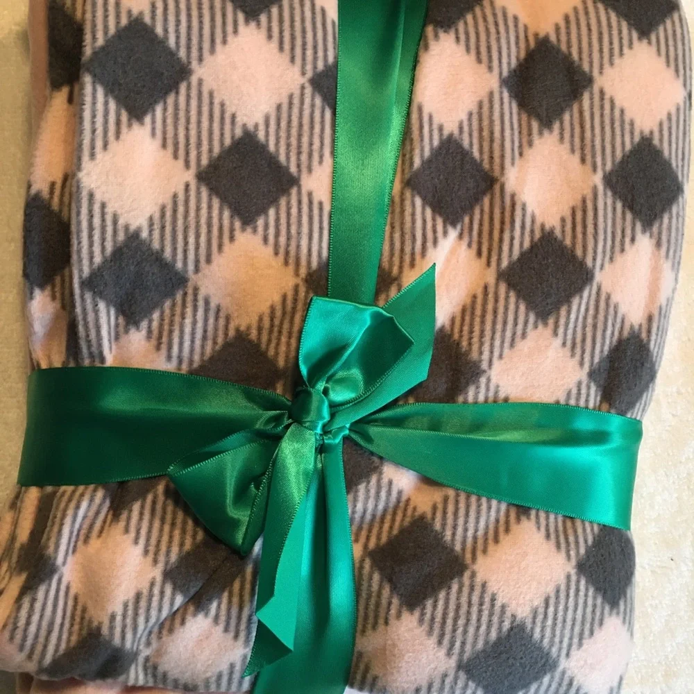 SALE!! NWT 3 piece goodnight kiss pj set - Picture 5 of 5